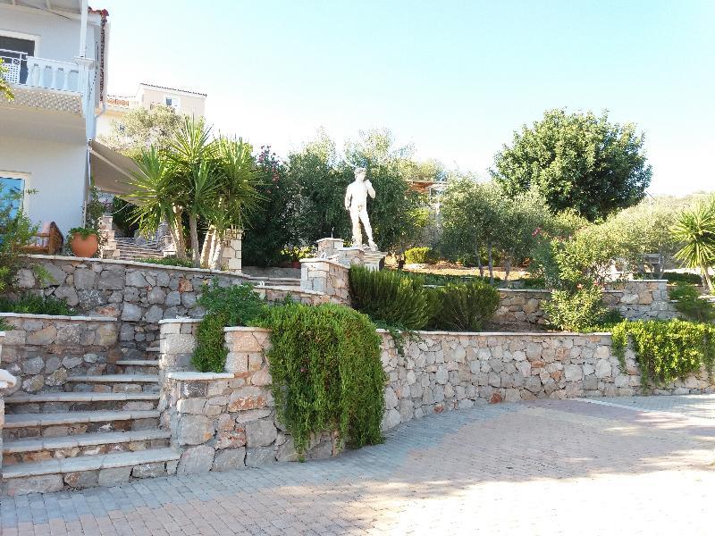 Sunny Place Resort Кранидион Экстерьер фото